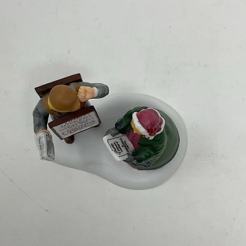 Dept 56 Dickens Village Heritage Advertising A Reading By Mr Dickens 56.58425